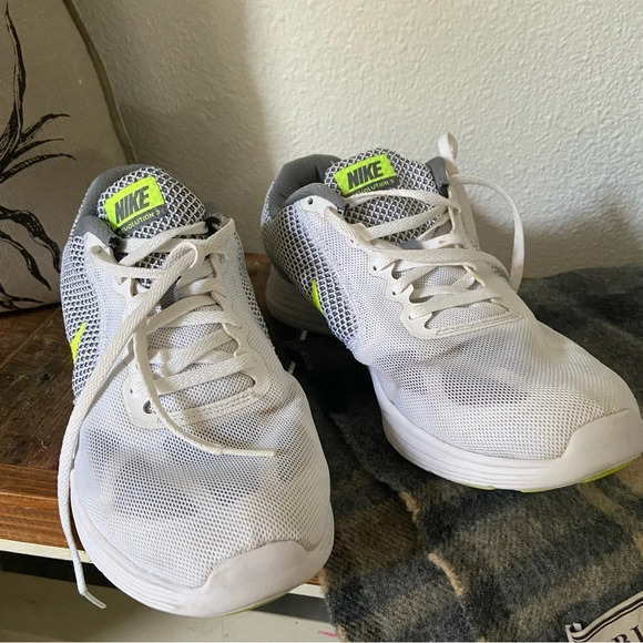 Nike Revolution 3 Running Shoe 9.5 White Grey Lime Athletic Everyday Sporty EUC - Picture 5 of 9